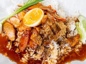 Hukum Makan di Restoran yang Jual Babi Walau Alat Masaknya Dipisah