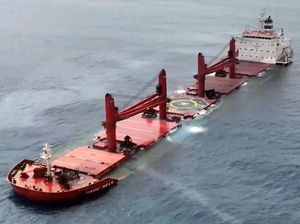 Detik-detik Kapal Tanker Magic Seas Tenggelam di Laut Merah Detik-detik Kapal Tanker Magic Seas Tenggelam di Laut Merah