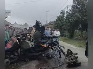 Kecelakaan Maut Truk Tabrak Rumah di Bangli, 4 Orang Tewas! Kecelakaan Maut Truk Tabrak Rumah di Bangli, 4 Orang Tewas!