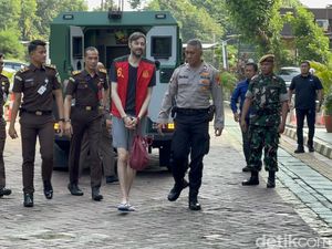 Kejari Jaksel Ekstradisi WN Rusia Buron Interpol, Sempat Ditahan Polda Metro Kejari Jaksel Ekstradisi WN Rusia Buron Interpol, Sempat Ditahan Polda Metro