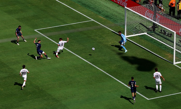 Soccer Football - FIFA Club World Cup - Semi Final - Paris St Germain v Real Madrid - MetLife Stadium, East Rutherford, New Jersey, U.S. - July 9, 2025 Paris St Germains Fabian Ruiz scores their third goal REUTERS/Hannah Mckay     TPX IMAGES OF THE DAY
