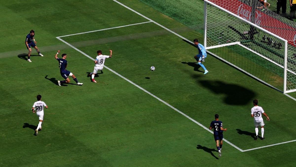 PSG menghancurkan Real Madrid 4-0 di semifinal Piala Dunia Antarklub 2025. (Foto: REUTERS/Hannah McKay)