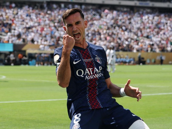 Soccer Football - FIFA Club World Cup - Semi Final - Paris St Germain v Real Madrid - MetLife Stadium, East Rutherford, New Jersey, U.S. - July 9, 2025  Paris St Germain's Fabian Ruiz celebrates scoring their first goal REUTERS/Amanda Perobelli     TPX IMAGES OF THE DAY