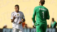 Hingga jeda turun minum, PSG sudah unggul 3‑0, meninggalkan tim Spanyol dalam keadaan kebingungan dan tak mampu mengembangkan permainan. (REUTERS/Lee Smith)  