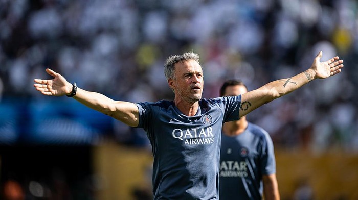 EAST RUTHERFORD, NEW JERSEY - JULY 09: Head coach Luis Enrique of PSG celebrates victory after the FIFA Club World Cup 2025 semi-final match between Paris Saint-Germain and Real Madrid CF at MetLife Stadium on July 09, 2025 in East Rutherford, New Jersey. (Photo by Marvin Ibo Guengoer - GES Sportfoto/Getty Images)