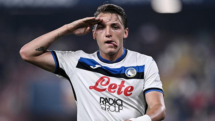GENOA, ITALY - MAY 17: Mateo Retegui of Atalanta BC celebrates his goal during the Serie A match between Genoa CFC and Atalanta BC at Stadio Luigi Ferraris on May 17, 2025 in Genoa, Italy. (Photo by Image Photo Agency/Getty Images)