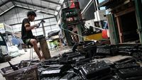Melihat Sampah Plastik Disulap Jadi Paving Block Bernilai Jual