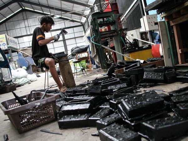 Melihat Sampah Plastik Disulap Jadi Paving Block Bernilai Jual