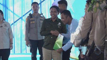 Menhut Serahkan Salinan SK Lahan ke KTH saat Tanam Jagung Kuartal III