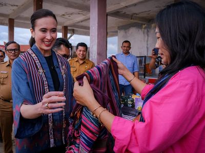 Bukan Jalan-jalan Biasa Menpar Widiyanti di Kaldera Toba