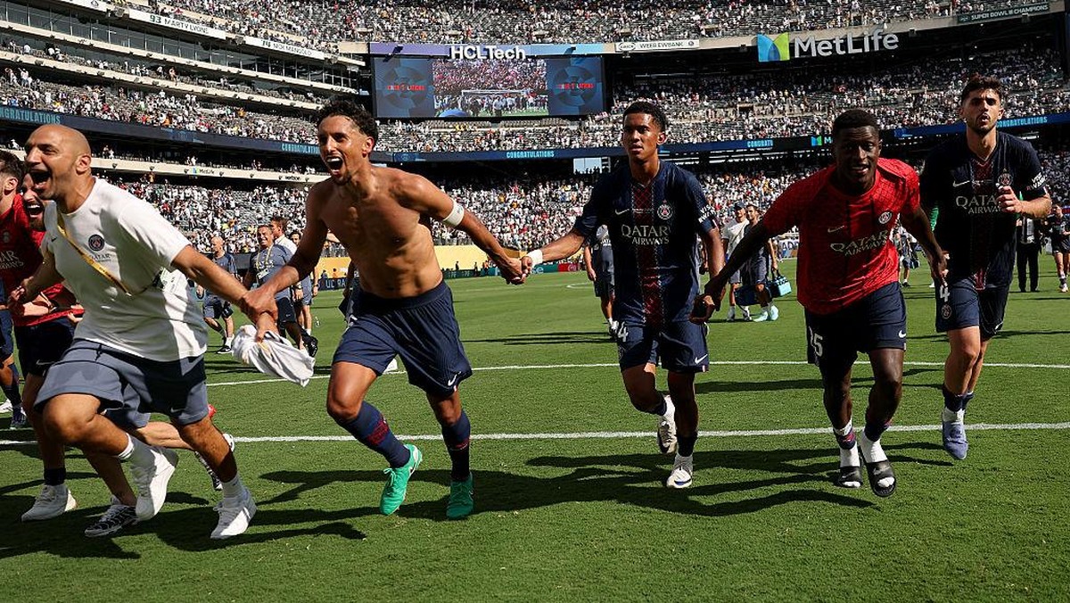 Skuad PSG merayakan kelolosan ke final Piala Dunia Antarklub 2025. Foto: FIFA via Getty Images/Patrick Smith - FIFA