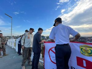 Wanti-wanti Yamin ke Warga yang Main Layangan di Jembatan Banjarmasin Wanti-wanti Yamin ke Warga yang Main Layangan di Jembatan Banjarmasin
