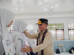 Gubernur Kalteng Tinjau Langsung Penggunaan Perangkat Digital Pembelajaran