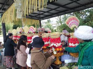 Parade Gebogan di Ulun Danu Beratan, 15 Desa Adat Tampil Meriah Parade Gebogan di Ulun Danu Beratan, 15 Desa Adat Tampil Meriah