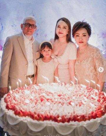 8 Foto Pesta Ultah ke-38 Shandy Aulia, Tampil Manglingi &amp; Awet Muda