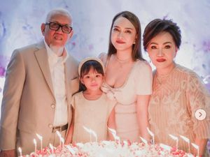 8 Foto Pesta Ultah ke-38 Shandy Aulia, Tampil Manglingi & Awet Muda 8 Foto Pesta Ultah ke-38 Shandy Aulia, Tampil Manglingi & Awet Muda