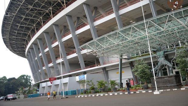 A section of the massive Gelora Bung Karno stadium in central Jakarta with seating capacity of more than 80,000 that was constructed for the 1962 Asian Games is seen on May 7, 2014. Indonesia appears to be the lead runner in hosting the 2019 Asian Games after Vietnam pulled out, a regional Olympics official visiting the country's facilities indicated on May 7, 2014.  AFP PHOTO / BAY ISMOYO (Photo by BAY ISMOYO / AFP)