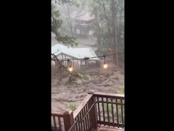 Video Detik-detik Rumah Hanyut Terbawa Banjir di New Mexico