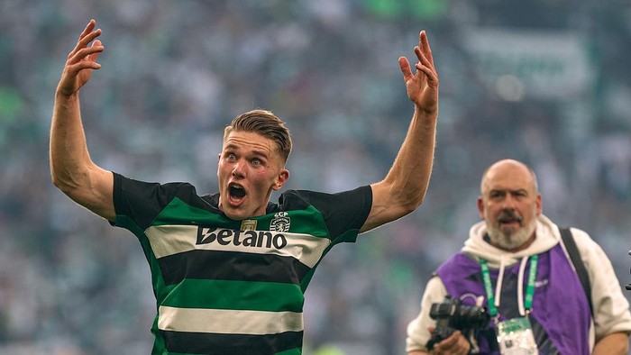 Viktor Gyokeres Viktor Gyokeres, forward of Sporting CP, celebrates after winning the Liga Portugal Betclic match between Sporting CP and Vitoria SC at Estadio Jose de Alvalade in Lisbon, Portugal, on May 17, 2025. (Photo by Valter Gouveia/NurPhoto via Getty Images)