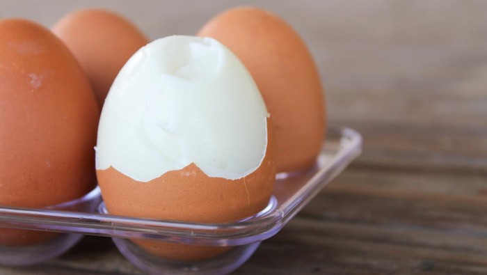 Gak Nyangka! Kulit Telur Jadi Gampang Dikupas Gara-Gara Trik Ini!