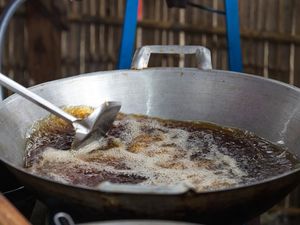 Ini Tanda Minyak Goreng Bekas Sudah Melebihi Batas Aman Menurut Dokter Ini Tanda Minyak Goreng Bekas Sudah Melebihi Batas Aman Menurut Dokter