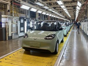 8 Tahun Wuling di Indonesia: Merek China Pertama yang Produksi 165 Ribu Unit Mobil 8 Tahun Wuling di Indonesia: Merek China Pertama yang Produksi 165 Ribu Unit Mobil