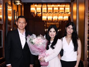 Potret Manis Annisa Pohan & AHY Rayakan 20 Tahun Pernikahan, Aira Bikin Salfok Potret Manis Annisa Pohan & AHY Rayakan 20 Tahun Pernikahan, Aira Bikin Salfok