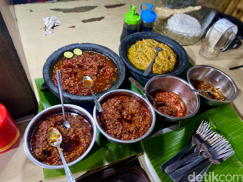 Menu Makanan dan Prasmanan di Restoran Ayam Goreng Fatmawati Cabang Jakarta