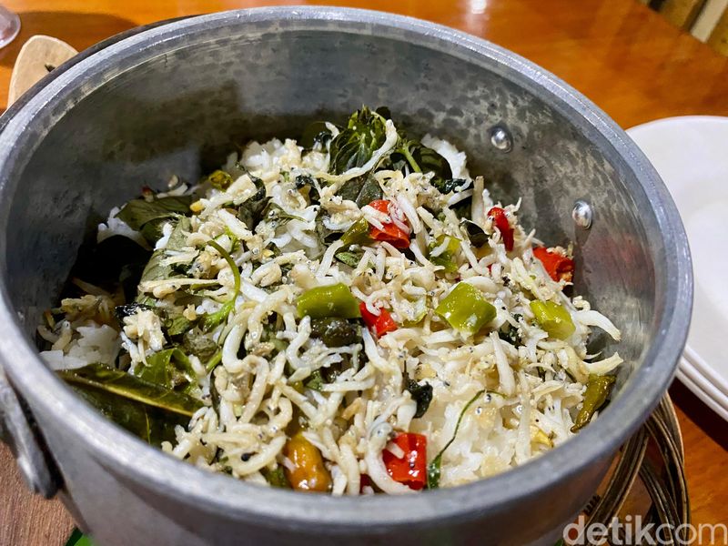 Menu Makanan dan Prasmanan di Restoran Ayam Goreng Fatmawati Cabang Jakarta