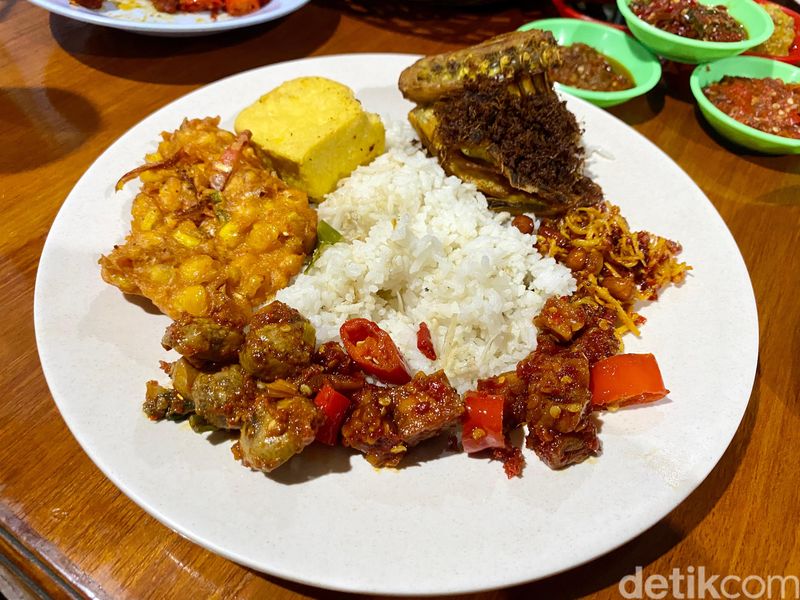 Menu Pepes dan Aneka Makanan di Ayam Goreng Fatmawati