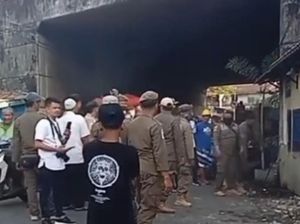 8 Bangunan Liar di Kecamatan Ujung Tanah Makassar Dibongkar, Ada Warung Coto 8 Bangunan Liar di Kecamatan Ujung Tanah Makassar Dibongkar, Ada Warung Coto