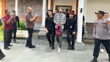 Buronan Interpol Asal Rusia Diekstradisi Via Bali
