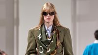 Foto: Celine Spring 2026, Koleksi Perdana Desainer Michael Rider