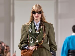 Foto: Celine Spring 2026, Koleksi Perdana Desainer Michael Rider Foto: Celine Spring 2026, Koleksi Perdana Desainer Michael Rider