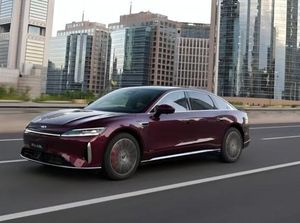 Tampang Sedan Hybrid Chery yang Laku 50 Ribu Unit dalam 24 Jam Tampang Sedan Hybrid Chery yang Laku 50 Ribu Unit dalam 24 Jam