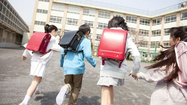 Ilustrasi Anak Sekolah di Jepang
