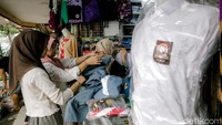 Berburu Kebutuhan Sekolah di Pasar Kebayoran Lama