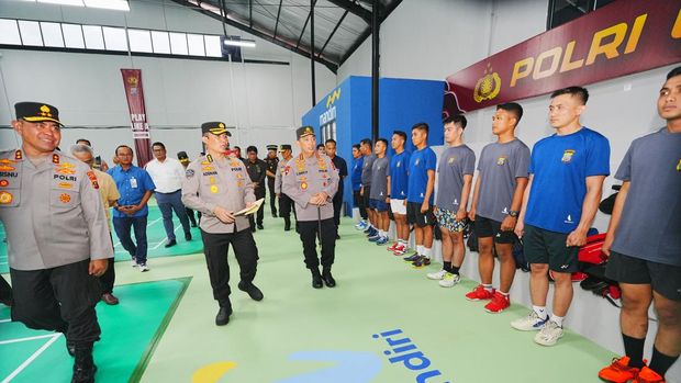 Kapolri Jenderal Listyo Sigit Prabowo meninjau gedung Polda Sumut. (Dok. Polri)