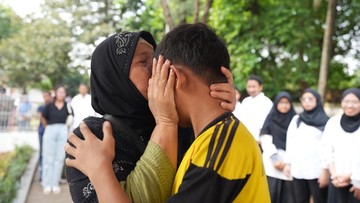 Momen Haru Orang Tua Jemput Putra-Putri Usai Simulasi Sekolah Rakyat