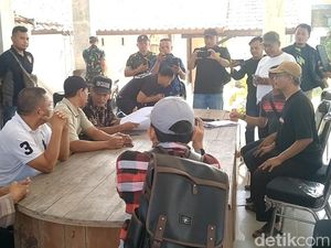 Tak Tahan Didemo Warga, Kades Sijambe Pekalongan Copot Sekdes Tak Tahan Didemo Warga, Kades Sijambe Pekalongan Copot Sekdes