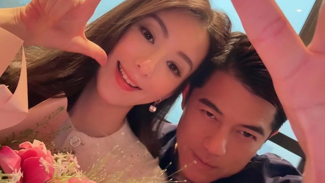 Gosip Terkini Selebriti Insertlive : Bahagia Istri Hamil Anak Ketiga, Aaron Kwok Beri Kartu Kredit Unlimited dan Uang Rp206 M