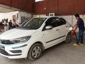 Mobil Listrik Mulai Lalu-Lalang di Kathmandu Mobil Listrik Mulai Lalu-Lalang di Kathmandu