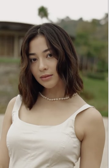 7 Gaya Liburan Nikita Willy di Labuan Bajo, Santai Elegan
