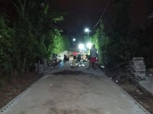 Gotong Royong Warga Bangun Pavingisasi Jalan Usai Dapat Bantuan PT BSI Gotong Royong Warga Bangun Pavingisasi Jalan Usai Dapat Bantuan PT BSI