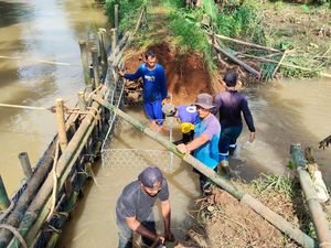 Ratusan Tambak Ikan Terancam Imbas Tanggul Sungai di Ciseeng Bogor Jebol Ratusan Tambak Ikan Terancam Imbas Tanggul Sungai di Ciseeng Bogor Jebol