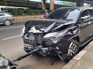 Ditabrak Fortuner, Korban Kecelakaan Beruntun di Jaktim Minta Ganti Rugi Ditabrak Fortuner, Korban Kecelakaan Beruntun di Jaktim Minta Ganti Rugi
