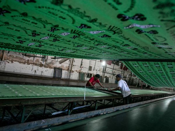 Permintaan Naik, Perajin Solo Kebut Produksi Batik Seragam Sekolah