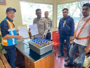 Polisi Sita Ratusan Botol Miras di Pelabuhan Tenau Kupang Polisi Sita Ratusan Botol Miras di Pelabuhan Tenau Kupang