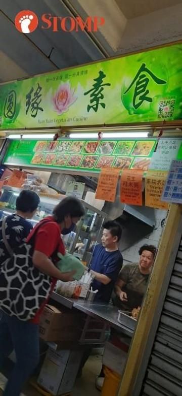 Rakuѕ! Pria Ini Ambil 24 Makanan dari Kedai yang Sedang Berbagi
