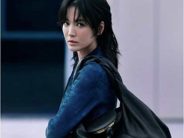 Potret Song Hye Kyo Tampil Edgy dengan Gaya Rambut Wolf Cut dalam Iklan Fendy